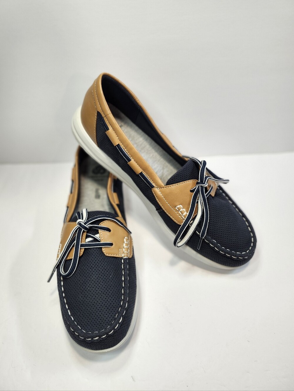 Womens 12M Cloudstepper Boat Shoe Lightweight Comfort Clarks Cushioned Blue Tan